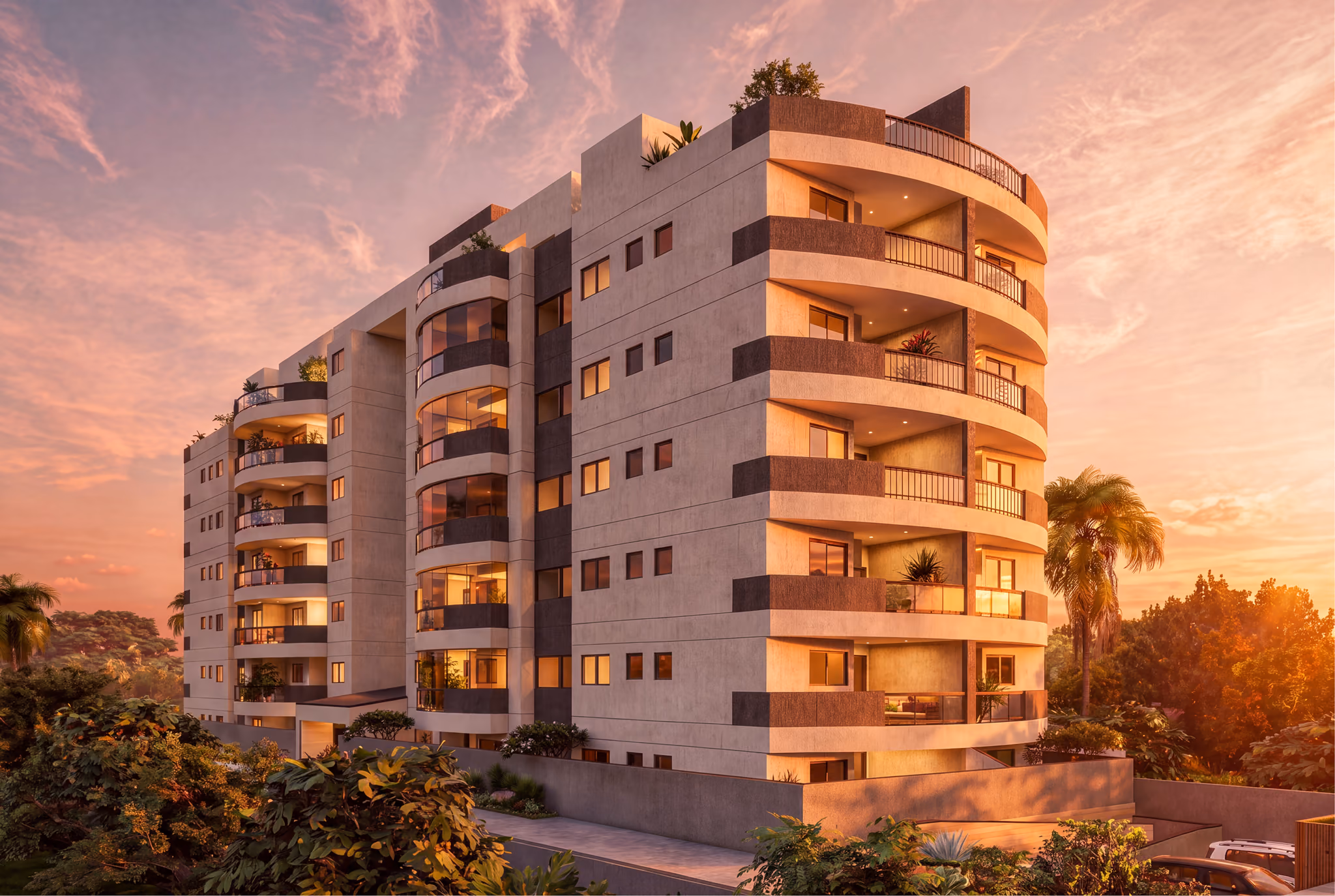 Fachada do edifício com varandas curvas iluminadas ao pôr do sol